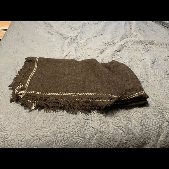 Wool shall - Picture 1 of 1